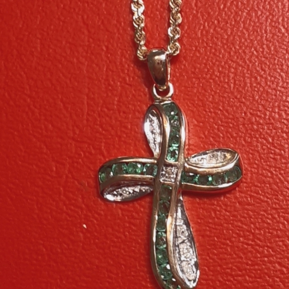 Jewelry Womens Necklace Emeralds And Diamond Cross And 18 Inch